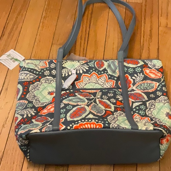 Vera Bradley small trimmed Nomadic Floral with and matching Trifold Wallet. - Picture 4 of 9